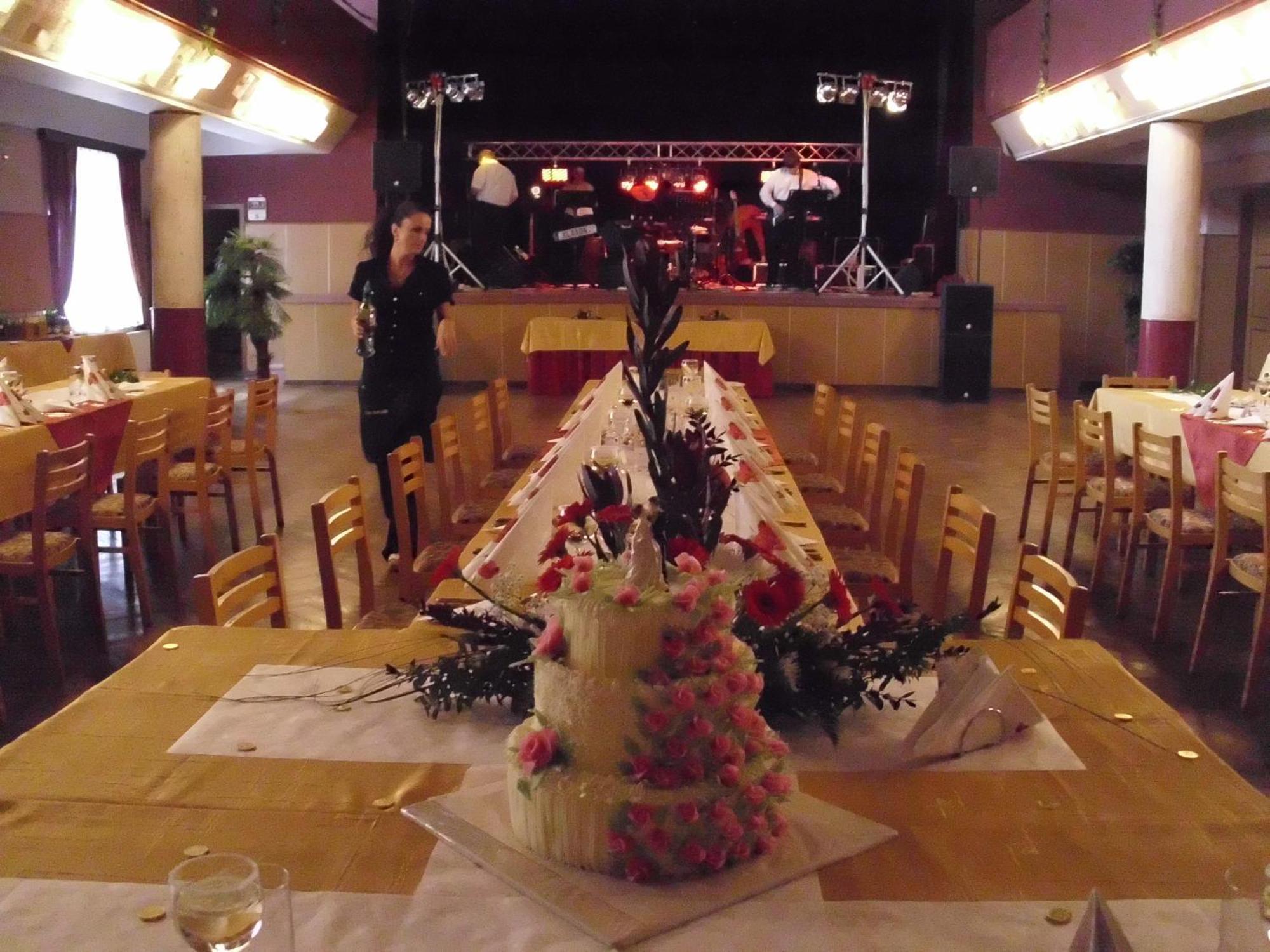 Hotel Morava Jevicko Екстер'єр фото